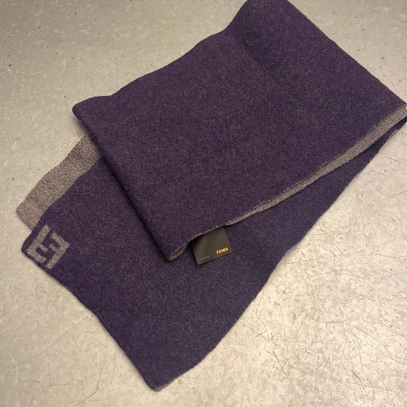 Fendi wool scarf 🧣 - Picture 1 of 8